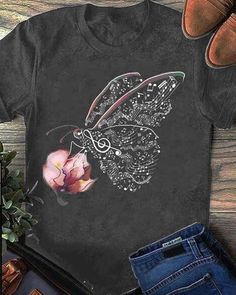 Butterfly And Flower, Small Coin Purse, Coffee Fashion, Ladies Tee Shirts, Butterfly Flowers, Butterfly Pattern, Butterfly Print, Summer Tshirts, Shirts & Tops