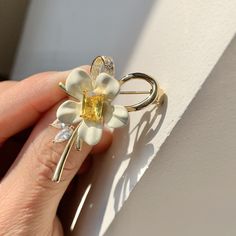 Elevate your outfit with this stunning Copper Yellow Diamond Flower Brooch. Adorned with intricately cut yellow diamonds, this brooch adds a touch of elegance to any ensemble. The perfect accessory for a special occasion or to elevate your everyday look.      Tarnish proof    Water proof    Sleep / Nap proof    Safe for sensitive skin    Wear it while working out &showering    Designed to wear 24/7    If there is no stock, the product will take   60    days to produce    Please leave your usual Elegant Spring Brooch Jewelry, Elegant Spring Brooch, Elegant Spring Gift Brooches, Yellow Brooch Jewelry For Wedding, Yellow Wedding Jewelry Brooch, Elegant Gold Brooches For Spring, Gold Brooches For Spring Gift, Gold Brooch Jewelry For Spring, Spring Gold Brooch Jewelry