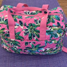 Vera Bradley Quilted Duffle Bag. Large, Never Used!! Pink And Green. Great Colors! Measures 20 Inches Wide, 12 Inches High And 5 Inches Deep On Top And 7 Inches Deep On The Bottom Double Handles Plus Adjustable Detachable Shoulder Strap. Large Zip Pocket In Front. The Back Has 3 Open Pockets. Inside Is Light Aqua Liner With Divider Pockets On Both Sides. A Very Pretty, Lightweight And Roomy Weekender Bag. Quilted Duffle Bag, Vera Bradley Patterns, Light Aqua, Beautiful Cats, Weekender Bag, Pink Bag, Large Bags, Vera Bradley, Travel Bags