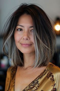 Woman with a collarbone-grazing straight cut, exuding a classic and elegant look Brunette To Grey, Collarbone Length Bob, Collar Bone Length Hair, Dark Curls, Collarbone Length Hair, Shoulder Length Straight Hair, Hip Hair, Chic Bob