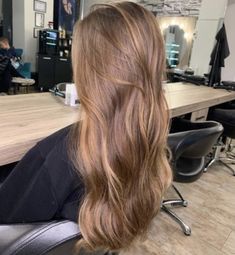 Balayage Hair Dirty Blonde, Shampoo Hacks, Light Honey Brown Hair, Honey Caramel Highlights, Clean Hair Products, Summer Blonde Balayage, Hair Products Aesthetic, Amika Dry Shampoo, Aesthetic Hair Color