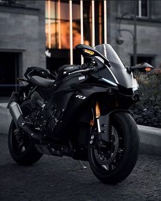 a black motorcycle parked in front of a building