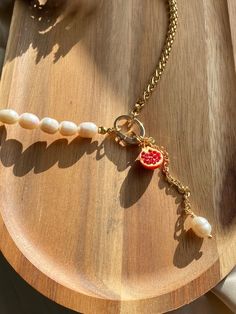 Details: * Gold: Brass/Stainless steel + 18K Gold plated * Natural freshwater pearls (9-10 mm); one grape/pomegranate pendant * No risk of allergy (nickel-free, lead-free, cadmium-free) * The shape and color of the pearls may vary * Size:  length 45 cm + 7 cm pendant * Delivered with a cleaning cloth and a ready-to-gift jewelry storage pouch * FREE USAVEL GIFT BOX +50e GIFT At checkout, you can send your selected items straight to your friend or loved one and also write a note and greetings from Gift Pearl Charm Necklace With Round Beads, Baroque Pearl Necklace With Lobster Clasp As Gift, Pearl Charm Necklaces With Round Beads For Gift, Gift Pearl Charm Necklaces With Round Beads, Gift Necklaces With Round Bead Pearl Charms, Baroque Pearl Necklaces With Lobster Clasp As Gift, Dangle Charm Necklace With Pearl Chain As Gift, Pearl Chain Charm Necklace With Dangle For Gifts, Pearl Chain Dangle Charm Necklace For Gifts