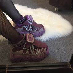 Moda Hippie, Streetwear Aesthetic, Retro Shoes, Aesthetic Grunge, Purple Aesthetic