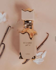 🔹ECLAIRE IS NOW AVAILABLE IN LIMITED QUANTITY!!! HURRY 🔹A sophisticated blend of irresistible notes.. Top Notes- Caramel, Milk, Sugar Heart Notes- White Flowers, Honey Base Notes- Vanilla, Praline, Musk . 🔹 PRICE: N60,000 Will also be available in 5ml and 10ml samples.. . . 🔹How to order 📌 Order on website (link in bio) 📌 Order via DM . . 🔹We deliver nationwide. #perfumestoreinlagos #onlineperfumeshop #theperfume_factoryy #perfumevendorinlagos #badeealoudperfume #giftforhim #giftfo... Winter Fragrance, Perfume Floral, Vanilla Perfume, Pink Bottle, Perfume Store, Unisex Perfume, The Senses