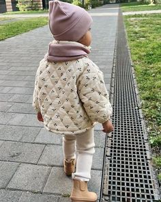 Brechós infantis online: os melhores casacos para garimpar no inverno 2024 » STEAL THE LOOK Kids Clothes Aesthetic, Baby Style Outfits, Cute Children Outfits, Children Aesthetic, Baby Mode, Kids Aesthetic