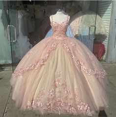 Flower Sweet 16, Baby Pink Quinceanera Dresses, Pink Quinceanera, Quinceanera Themes Dresses, Pink Quince, Quinceñera Dresses, Quinceanera Dresses Pink, Baby Rosa, Pretty Quinceanera Dresses