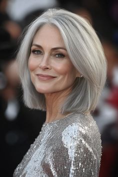 34 Chic Medium-Length Hairstyles for Older Women in 2024 – CreativeBooster Bob Ideas, Layered Bob Hairstyles, Bob Hairstyles For Fine Hair, Short Layered Haircuts, Side Swept, Chic Hairstyles, Haircuts For Women