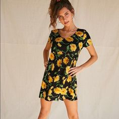 New Medium Casual Sunflower Print Spring Dress, Forever 21 Summer Floral Mini Dress, Forever 21 Floral Print Mini Dress, Spring Black Mini Floral Dress, Spring Black Floral Mini Dress, Black Floral Mini Dress For Spring, Forever 21 Black Floral Print Dress, Black Floral Mini Dress For Summer, Black Flowy Floral Dress For Summer