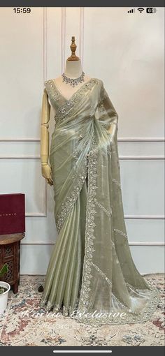 Indian Net Saree, Party Wear Sarees Classy, Samantha Saree Look, Netted Sarees Party Wear, Saree For Engagement Party, Saree Guest Look, Designer Saree For Wedding Function, Saree For Reception Bridesmaid, Saree For Graduation Ceremony