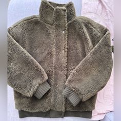 Foxy Sherpa Jacket Size Xs Great Condition Worn Only A Few Times Yoga Jacket, Sherpa Jacket, Alo Yoga, Jackets & Coats, Yoga, Green, Women Shopping, Color