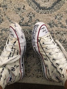 Converse Aesthetic Grunge, White Converse Aesthetic, Diy Converse, Sharpie Shoes, Alt Shoes, Cool Converse, White Converse Shoes, Grunge Shoes