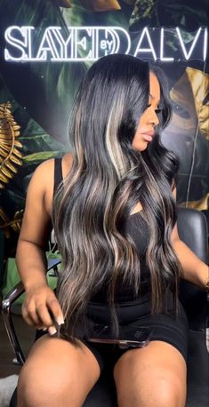 Oreo Wig, Middle Part Sew In With Highlights, See In With Highlights, Faux Highlights Black Hair, Colored Sew In, Baddie Going Out Outfits, Home Haircuts, Sew In Hairstyles, Black Hair With Highlights