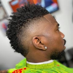 Lox Styles, Black Mohawk Hairstyles, Taper Fade Afro, Black Haircuts, Curly Mohawk Hairstyles, Mohawk Hairstyle, Buzz Haircut