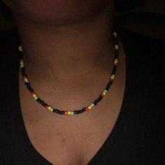 Черный Раста Чокер Ожерелье Белый Раста бисером Ожерелье | Etsy Casual Black Beaded Choker Necklace, Casual Black Beaded Necklace With Colorful Beads, Casual Black Beaded Necklace As Gift, Casual Black Beaded Necklace For Gift, Casual Black Handmade Choker, Casual Handmade Black Choker, Casual Red Tiny Beads Necklace, Casual Red Beaded Necklace With Tiny Beads, Casual Black Beaded Necklace For Festivals