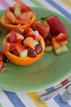 some fruit is sitting on a green plate