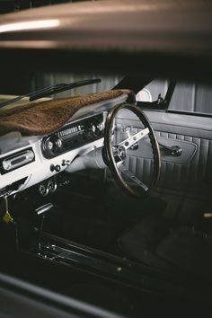 the interior of an old car is clean and ready to be used as a display