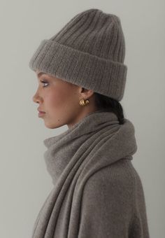 Beanie Outfit, Cashmere Hat, Winter Mode, Timeless Accessories, Knitting Accessories, Knitting Inspiration