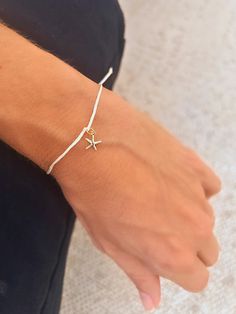 ⭐ STARFISH String Bracelet Discover the charm of this delicate Starfish string bracelet, crafted with high-quality jewelry cord (approximately 1mm in diameter) and a durable 14K gold-filled starfish charm. Available in four elegant string color options: black, cream, grey, and turquoise, this bracelet adds timeless beauty to your jewelry collection. Perfect for everyday wear or as a thoughtful gift for someone special - Materials: Jewelry cord (approx. 1mm diameter), 14k gold-filled Starfish cha Summer Bracelets With Starfish Charm, Summer Bracelet With Starfish Charm, Starfish Charm Bracelet As Gift, Star-shaped Bracelet With Starfish Charm Gift, Summer Gold Friendship Bracelets As Gift, Gold Friendship Bracelets For Summer Gifts, Gold Friendship Bracelets For Summer, Starfish Charm Bracelet As A Gift, Starfish Charm Bracelet Gift