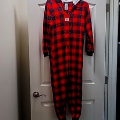 New With Tags. Red And Black Buffalo Plaid All In One/Onsie/Jumpsuit. Long Sleeve, Full Ftont Zip Up. Faux Fur Lined Hood With Black Felt Antlers. Plush, Soft. Smoke Free Home. Offers Are Welcome. Sleeping, Lounging, Holiday, Christmas, Costume, Casual. Fun. Large, Unisex, Boys, Girls. Red Long Sleeve Onesie For Loungewear, Red Onesie For Winter Loungewear, Red Winter Onesie For Loungewear, Fitted Red Sleepwear For Winter, Red Onesie For Winter Holiday, Red Holiday Onesie For Winter, Red Fitted Casual Onesie, Family Pajamas, Black Felt