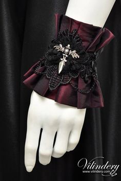 Creative Accessories Ideas, Bat Clothes, Gothic Belt, Mode Steampunk, Red Gothic, Gothic Shop, Gothic Jewellery, Lace Cuffs, Gothic Accessories