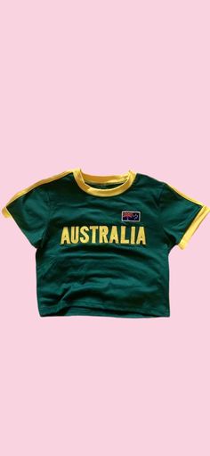 ✨Australia baby tee ✨y2k football/soccer tee ✨Cute bright coloured crop top ✨Perfect for summer ✨Aussie aesthetic 🇦🇺   ✨See sizing guide for measurements  ✨Feel free to message me with any questions 😊 Aussie Aesthetic, Summer Aussie, Baby Tees 90s, Vintage Australia, Crop Top Y2k, Football Tops, Colorful Crop Tops, Baby Tees Y2k, Y2k Baby Tee