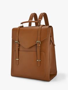 Le sac à dos Vintage Belladonna est un style classique présentant des lignes sophistiquées et des proportions structurées. La silhouette est fabriquée à partir de cuir végétalien marron avec un intérieur en polyester doux et est améliorée par une quincaillerie en métal fini antique et un logo écosusi exclusif sur le volet. La poignée supérieure et les bretelles réglables permettent à ce sac de transporter ce sac pour les femmes à la main ou à l'arrière.
Caractéristiques

12 "L / 15" H / 6 "W, ad Elegant Leather Satchel Backpack For School, Elegant School Satchel Backpack, Elegant Office Backpack With Detachable Strap, Elegant Leather Backpack With Adjustable Strap For School, Chic Leather Backpack For Office With Adjustable Strap, Chic Leather Backpack With Adjustable Strap For Office, Elegant Leather School Backpack With Detachable Strap, Chic Satchel Backpack With Gold-tone Hardware, Chic Business Backpack