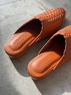 Leather Mules Flat, Brown Closed Toe Woven Leather Mules, Brown Woven Leather Closed Toe Mules, Brown Leather Mules With Woven Sole, Woven Mules, Heel Mules, Leather Mules, Mule Flat, Mule