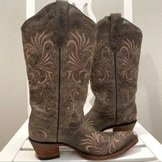 New Cowboy Boots, Crackled Leather Boots With Some Sheen Between Stitching. Stitching Is Brown/Beige. Beautiful Boots. Please See All Pictures For Design Details And To Verify Condition. Casual Leather Heeled Boots For Rodeo, Casual Cream Leather Heeled Boots, Cream Boots With Reinforced Heel And Snip Toe, Western Beige Boots With Almond Toe, Cream Leather Boots For Fall, Cream Snip Toe Boots With Leather Sole, Cream Snip Toe Boots For Fall, Cream Leather Boots For Rodeo, Fall Beige Snip Toe Heeled Boots