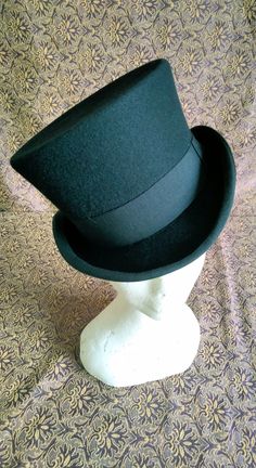 "Victorian style top hat in merinos wool, dome h 12 cm, brim 5 cm, outer band in black cotton h 4 cm, interior lined in white satin, internal sweatband in soft black leather. Entirely hand-made and sewn, the wing has the typical \"curl\" with the grosgrain finish sewn and turned used for the top hats and bowler hats of the 19th century." Formal Winter Felt Hat Bands, Formal Black High Crown Mini Hat, Formal Black Mini Hat With High Crown, Adjustable Black Top Hat For Winter, Black Fitted Top Hat For Formal Occasions, Fitted Black Top Hat For Formal Occasions, Formal Black Fitted Top Hat, Formal Fitted Black Top Hat, Classic Black Felt Hat For Formal Occasions