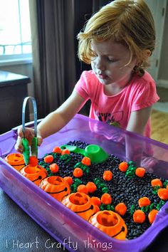 Five Little Pumpkins, Halloween Infantil, Pumpkin Books, Pumpkin Activities, Halloween Preschool, Fall Preschool, Sensory Table