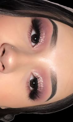 Makeup Ideas For Quinceanera, Rose Gold Makeup Looks, Sweet 16 Makeup, Quince Makeup, Light Pink Eyeshadow, White Eye Makeup, Quinceanera Makeup, Purple Quince, Quinceanera Pink