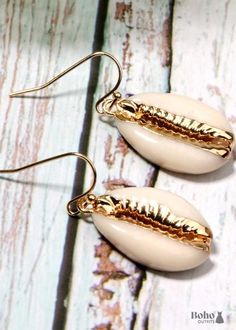 Boho Earrings, Dangle Earrings, Natural Shell with Gold Boho Dresses, Shell Earrings, Earrings Dangle, Boho Earrings, Gold Material, Boho Jewelry, Boho Dress, Types Of Metal, Zinc Alloy