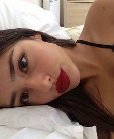 Look Kylie Jenner, Perfect Red Lips, Makeup Nails Designs, Foto Poses, Red Lip, Dress Makeup, Makeup Designs