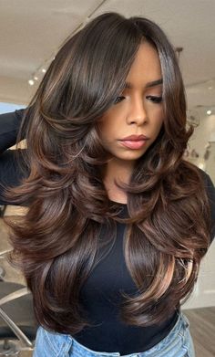 Bouncy Hair Aesthetic, Haircut For Bouncy Hair, Dark Hair Haircut Mid Length, Chocolate Brown Hair With Long Layers, Latina Blowout, 90s Bombshell Haircut, Subtle Blowout, 90s Haircuts Women, Light Blowout