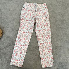 American Eagle Floral Print Pants. Size 2 Regular Stretch. Never Worn, Nwt! High-waisted Floral Print Cotton Pants, Floral Print High-waisted Cotton Pants, High Rise Multicolor Cotton Pants, Multicolor High Rise Cotton Pants, Pink High Waist Bottoms With Floral Print, Multicolor High-rise Cotton Pants, High Waist Pink Floral Print Bottoms, Pink Floral Print Jeans For Summer, Pink High-waisted Floral Print Pants