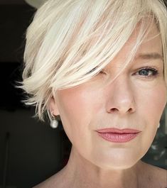 Womens Short Blonde Hair, Cheekbone Length Bob, Long Pixie Cuts For Fine Hair, Melena Bob, Lip Line, Pixie Bob, Lip Pencil, Short Bob Hairstyles