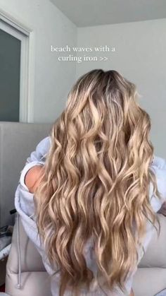 Waves With A Curling Iron, Beach Waves Curls, Beach Hair Tutorials, Beach Waves Hair Tutorial, Wavy Hairstyles Tutorial, Beach Curls, Hair Curling Tutorial, Hair Curling Tips, Beach Wave Hair