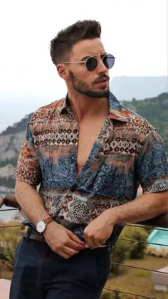 Short Sleeve Tops Casual, Boho Men, Men With Street Style, Fashion Blogger Style, Mens Fashion Casual Outfits, Stylish Mens Outfits