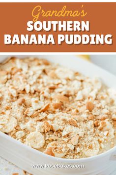 southern banana pudding from scratch in a white dish Southern Homemade Banana Pudding, Puding Pisang, Old Fashioned Banana Pudding, Homemade Vanilla Pudding, Banana Pudding Desserts, Puding Roti, Malva Pudding, Southern Banana Pudding, Wallpaper Food