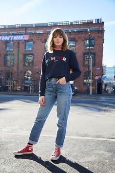 Converse Rouge, Chucks Outfit, Red All Star, Red Converse Outfit, High Top Converse Outfits, Red Chucks, College Outfits Winter, Fall College Outfits, College Outfits Summer