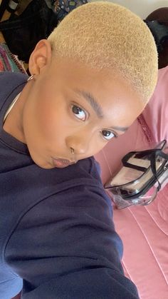 Blonde Waves Black Woman, Short Hair Dye Ideas Black Women, Women Buzzcut Style, Short Hair Dye Colors For Black Women, Bleach Shaved Head, Blonde Buzz Cut Black Women, Buzzcut Black Women, Bald Baddie, Grown Out Bleached Buzzcut