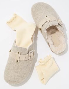 AE Felt Clog Wool Clogs, Felted Slippers, Clogs Shoes, Cool Stuff, Mule Clogs, The Cool, Clogs, American Eagle Outfitters, Women's Jeans