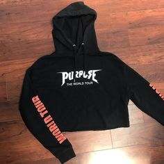 Justin Bieber’s Purpose Tour Hoodie! The Crop Goes Down To Belly Button For A Good Length. Has Never Been Worn So It’s In Perfect Condition. - Will Accept Reasonable Offers - Ask For More Details Or Pictures If Needed! Justin Bieber Black, Justin Bieber Hoodie, Justin Bieber Purpose, Nike World, Purpose Tour, Sweater Trends, Beige Sweater, Printed Sweater, Colorful Hoodies