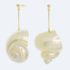 These conch earrings preserve the beauty and lustre of the original conch as much as possible with less decoration and processing. After layers of selection, shipped to our studio based in London from the country of origin, and then through the designer's careful measurement and calculation, drilling, collocation, decoration. To preserve the pristine beauty of the seafloor for you.Sold individually. 14K Gold Plated brass, conch, Zircon Away from any chemical substances (including perfume, makeup Conch Earrings, Clay Inspo, Sea Floor, Conch Earring, Minimal Decor, Shell Earrings, Conch, Metal Jewelry, Cleaning Wipes