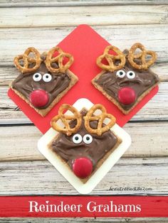 reindeer graham crackers with chocolate frosting and pretzels on top for christmas