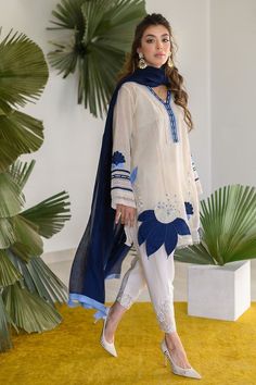 Nadia Farooqui, Short Kurta, Gaun Fashion, Pakistani Dresses Casual, Salwar Kamiz, Simple Pakistani Dresses, Designer Party Wear Dresses