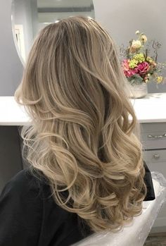 Old Money Hairstyles, Dyed Blonde Hair, Dirty Blonde Hair, Hairstyles For Layered Hair, Honey Blonde Hair, Blowout Hair