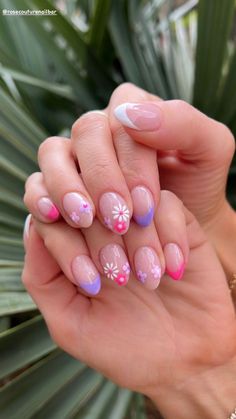 Cute Short Almond Nails Valentines, Nails 2023 Trends Summer Flowers, Spring Floral Nails 2023, Cute Spring Nail Ideas 2023, Spring Nail Short Nails, Gel Mani Short Nails Spring 2023, Mail Art Small Nails, Cute Short Spring Nail Designs, Short Spring Nails 2023 Gel