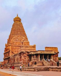 Brihadishvara Temple, is a Shaivite Hindu temple built in a Chola architectural style located on the south bank of the Cauvery river in Thanjavur, Tamil Nadu, India. It is one of the largest Hindu temples and an exemplar of Tamil architecture. Built by Chola emperor Rajaraja I between 1003 and 1010 CE, the temple is a part of the UNESCO World Heritage Site known as the "Great Living Chola Temples". Tamil Architecture, Chola Temples, Buddha Statue Home, Hindu Temples, Ancient Indian Architecture, Temple Pictures